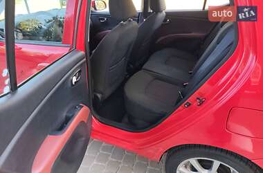 Хэтчбек Hyundai i10 2012 в 