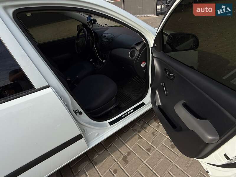 Хэтчбек Hyundai i10 2011 в Переяславе