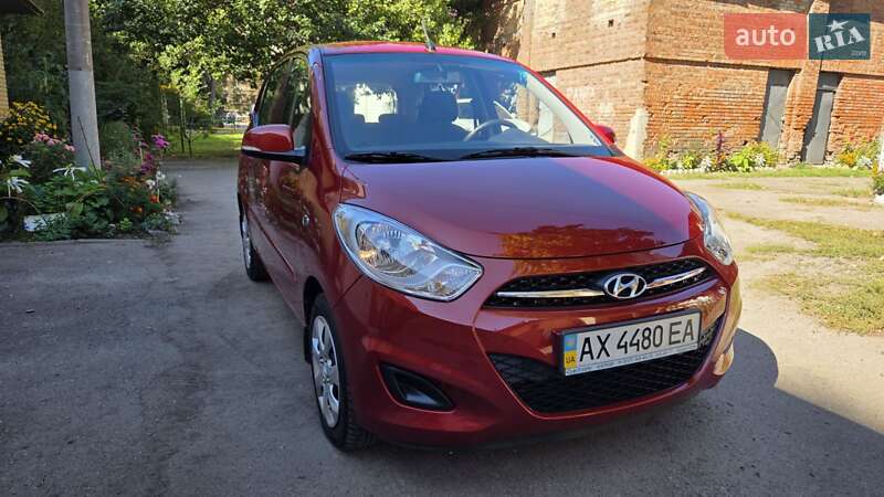 Хэтчбек Hyundai i10 2013 в 