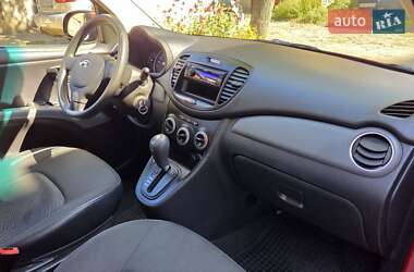 Хэтчбек Hyundai i10 2013 в 