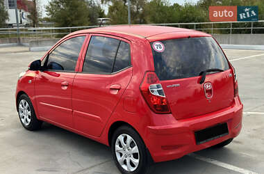 Хэтчбек Hyundai i10 2012 в 