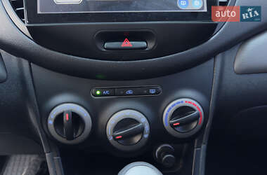 Хэтчбек Hyundai i10 2012 в 