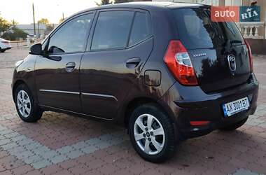 Хэтчбек Hyundai i10 2012 в 