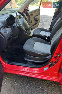 Хэтчбек Hyundai i10 2010 в 