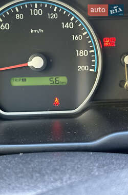 Хэтчбек Hyundai i10 2010 в 