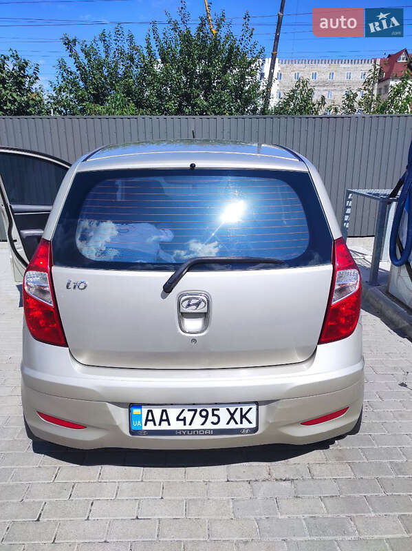 Хетчбек Hyundai i10 2013 в Києві