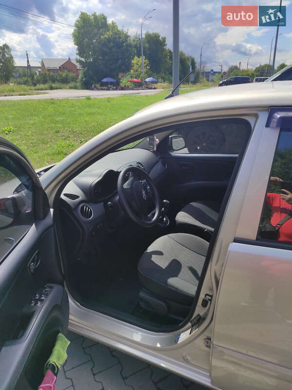 Хетчбек Hyundai i10 2013 в Києві