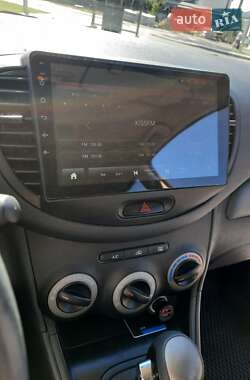 Хэтчбек Hyundai i10 2012 в 
