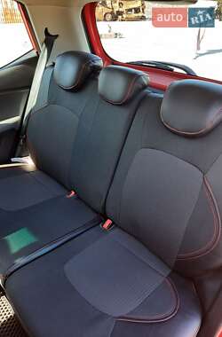 Хэтчбек Hyundai i10 2012 в 