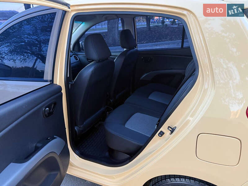 Хэтчбек Hyundai i10 2009 в Харькове