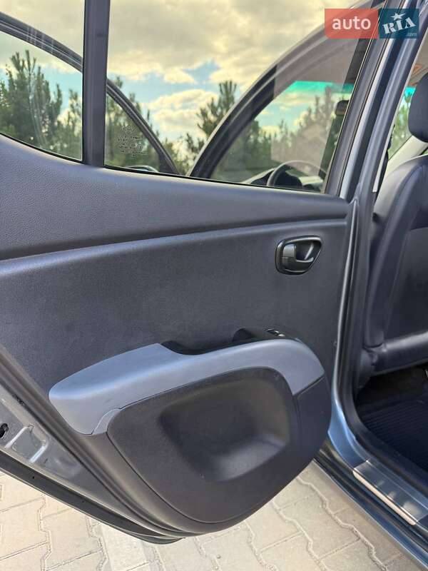 Хэтчбек Hyundai i10 2008 в Одессе