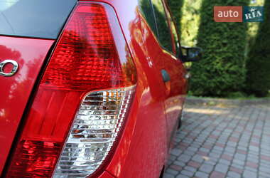 Хэтчбек Hyundai i10 2009 в 