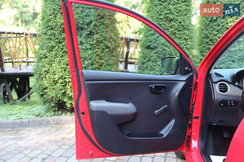 Хэтчбек Hyundai i10 2009 в Трускавце