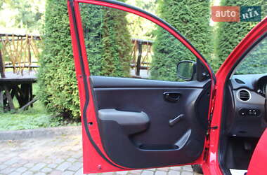 Хэтчбек Hyundai i10 2009 в 