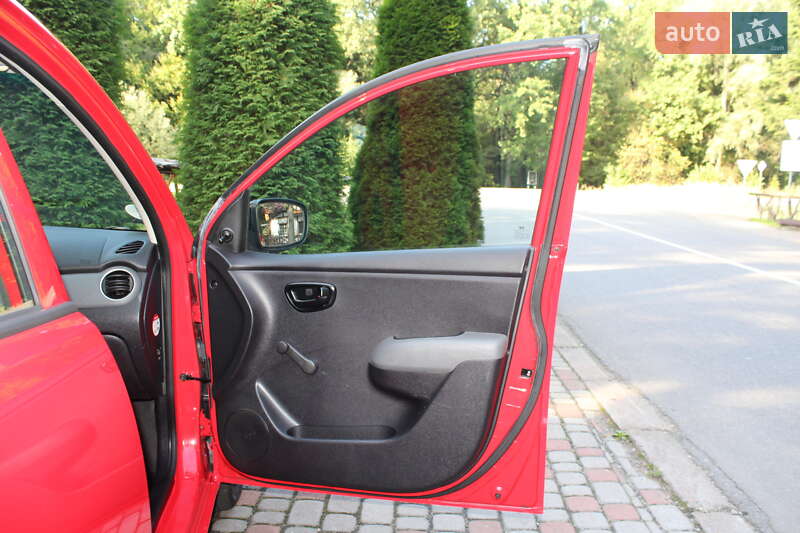 Хэтчбек Hyundai i10 2009 в Трускавце