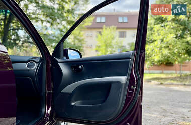 Хэтчбек Hyundai i10 2012 в 