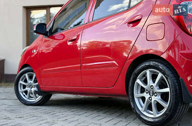 Хэтчбек Hyundai i10 2012 в 