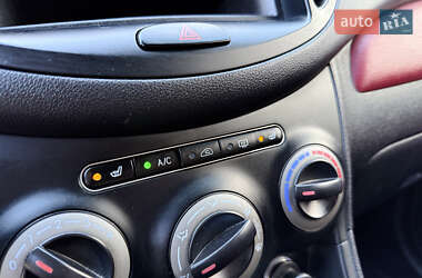 Хэтчбек Hyundai i10 2012 в 