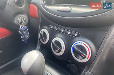 Хэтчбек Hyundai i10 2010 в 