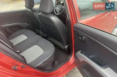 Хэтчбек Hyundai i10 2010 в 