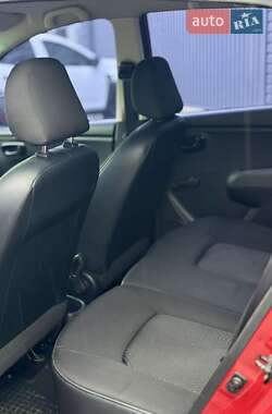 Хэтчбек Hyundai i10 2013 в 