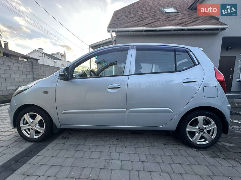 Хэтчбек Hyundai i10 2012 в Запорожье