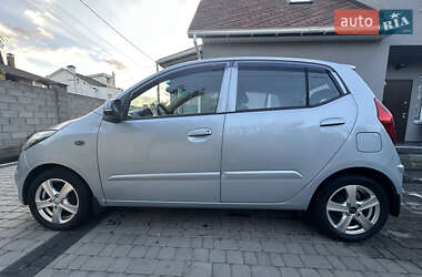 Хэтчбек Hyundai i10 2012 в 