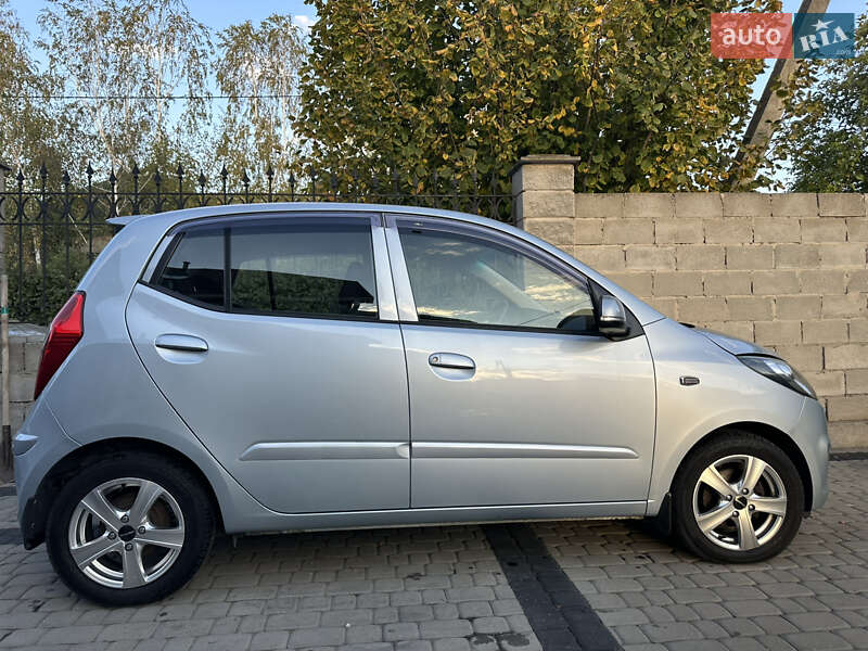 Хэтчбек Hyundai i10 2012 в Запорожье