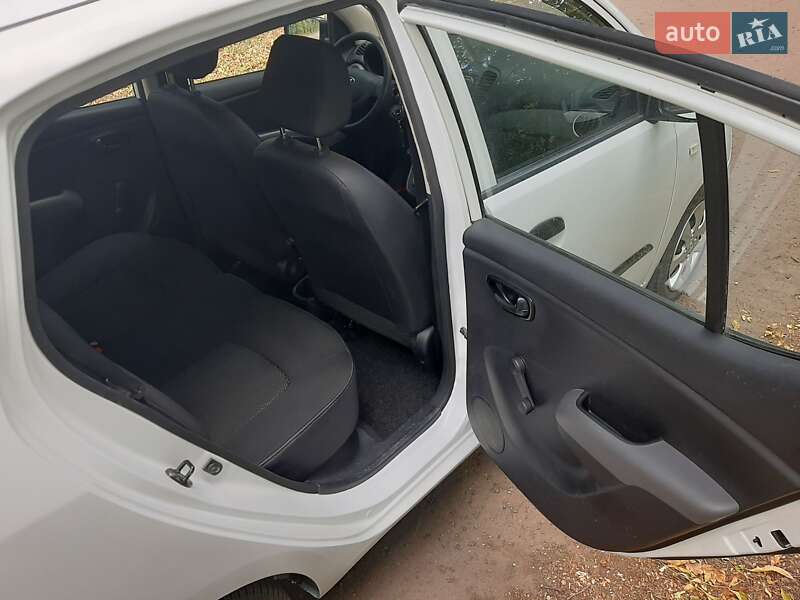 Хэтчбек Hyundai i10 2011 в Полтаве