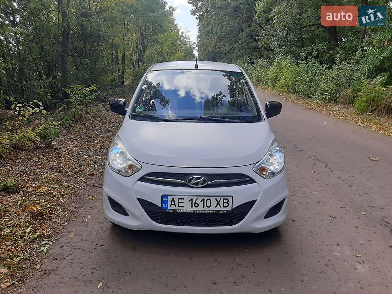 Хэтчбек Hyundai i10 2011 в Полтаве