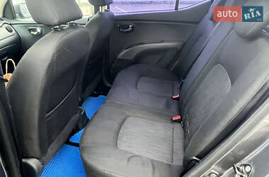 Хэтчбек Hyundai i10 2012 в 