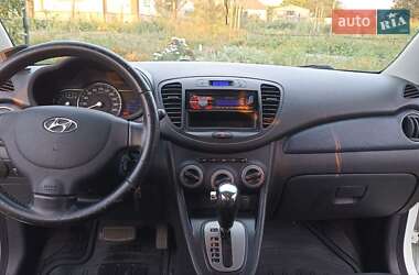 Хэтчбек Hyundai i10 2012 в 