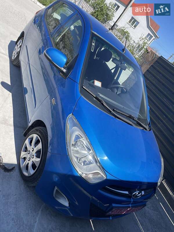 Хэтчбек Hyundai i10 2010 в 