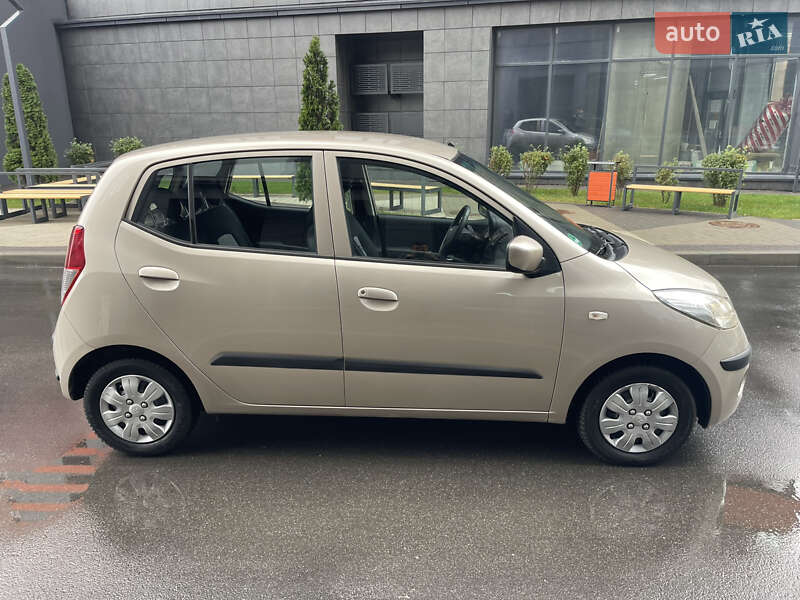 Хэтчбек Hyundai i10 2009 в Киеве