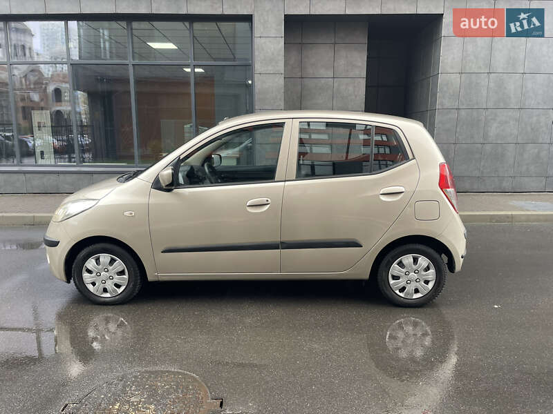 Хэтчбек Hyundai i10 2009 в Киеве