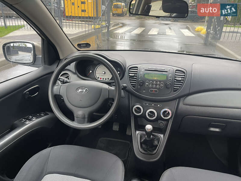 Хэтчбек Hyundai i10 2009 в Киеве
