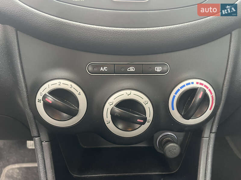 Хэтчбек Hyundai i10 2009 в Киеве