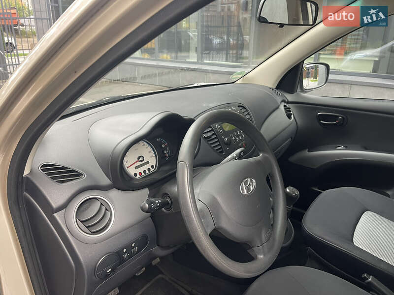 Хэтчбек Hyundai i10 2009 в Киеве