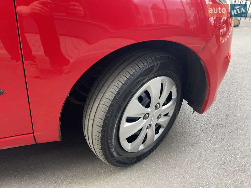 Хетчбек Hyundai i10 2011 в Києві