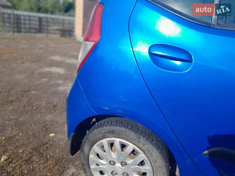 Хэтчбек Hyundai i10 2010 в Новых Санжарах