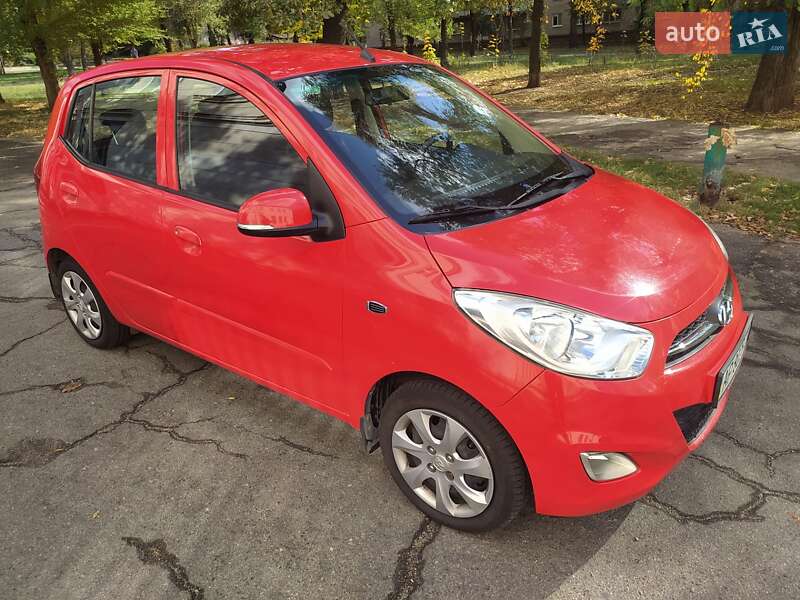 Хэтчбек Hyundai i10 2011 в  фото Хэтчбек Hyundai i10 2011 в