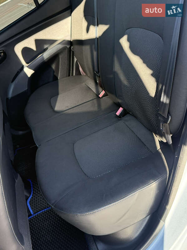 Хетчбек Hyundai i10 2011 в Одесі фото 10 Хетчбек Hyundai i10 2011 в Одесі
