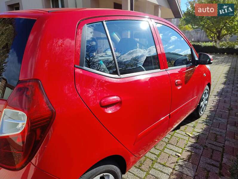 Хэтчбек Hyundai i10 2012 в Киеве