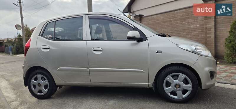 Хэтчбек Hyundai i10 2013 в Кривом Роге фото 3 Хэтчбек Hyundai i10 2013 в Кривом Роге