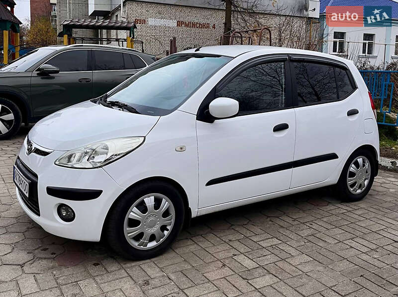 Хетчбек Hyundai i10 2008 в Охтирці