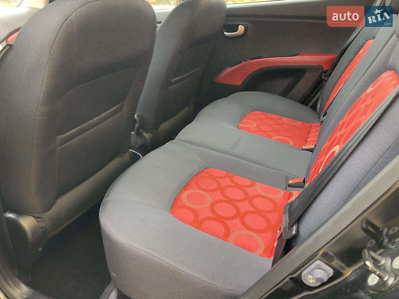 Хэтчбек Hyundai i10 2008 в Одессе