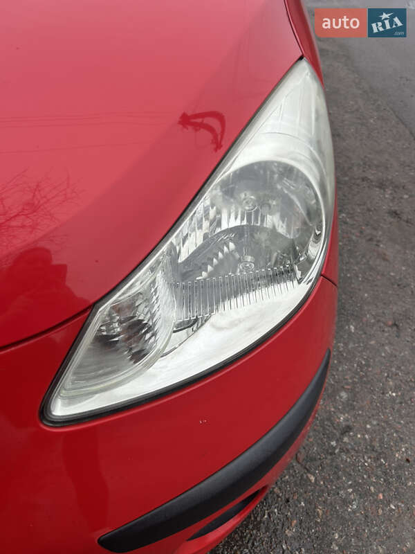 Хэтчбек Hyundai i10 2008 в Киеве