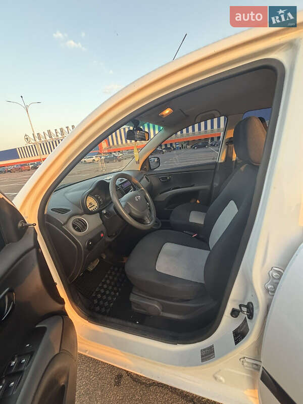 Хэтчбек Hyundai i10 2008 в Одессе