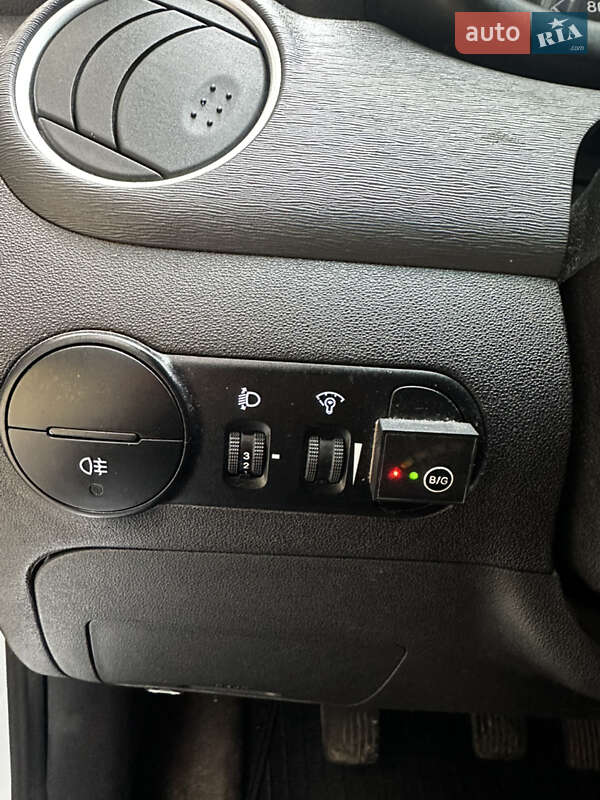 Хэтчбек Hyundai i10 2012 в Киеве