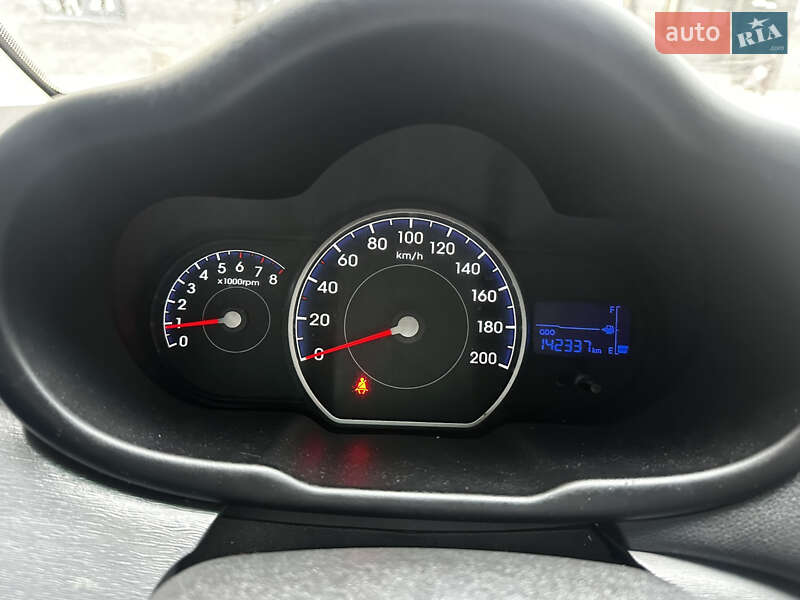 Хэтчбек Hyundai i10 2012 в Киеве